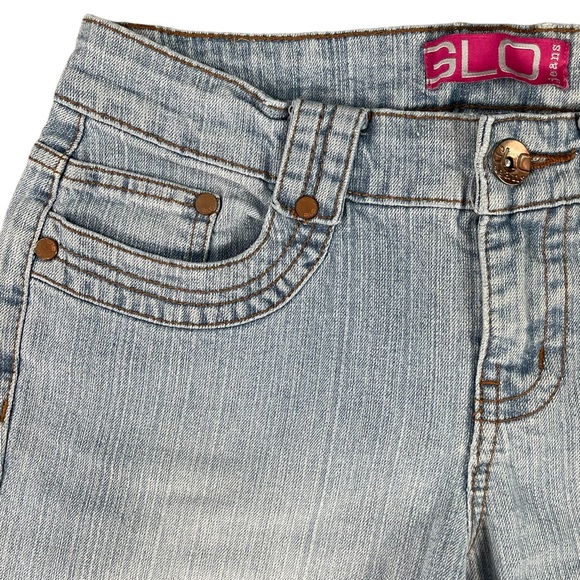 Glo Jeans Capri pants size 5 light wash, butterfly on pockets, rolled cuffs - Picture 3 of 15